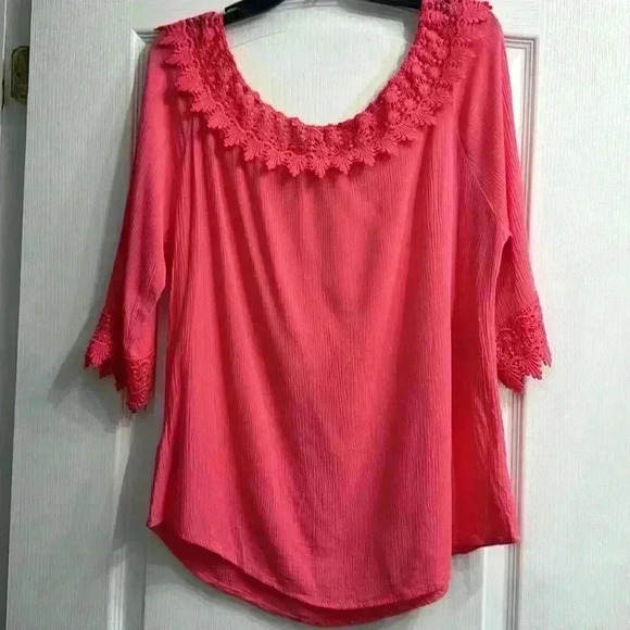 Tops - Lily  Morgan beautiful coral top. Spring/ summer season start